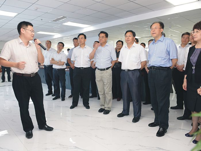 安徽省委常委、合肥市委書(shū)記吳存榮，合肥市黨政代表團(tuán)一行蒞臨我集團(tuán)參觀(guān)考察